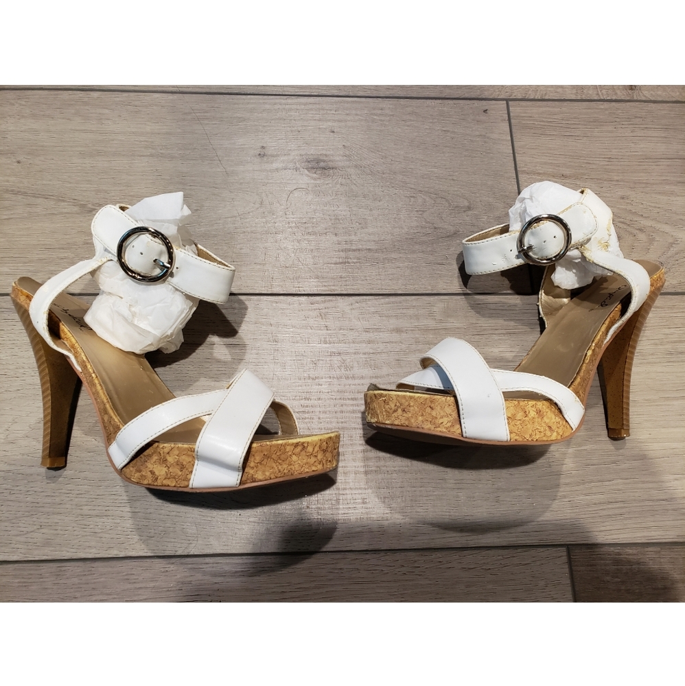 Size 8 Qupid criss cross ankle strap 4.5inch heels